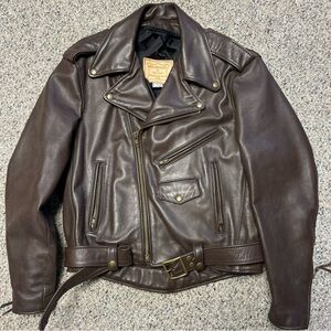 Men’s leather motorcycle jacket size 42R, medium / large, brown beautifu